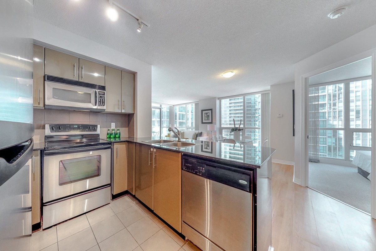 16 Yonge St, Suite 1011  Toronto