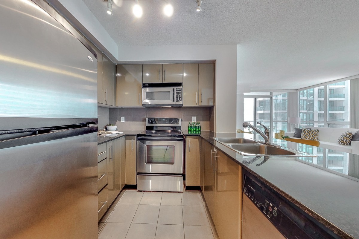 16 Yonge St, Suite 1011  Toronto